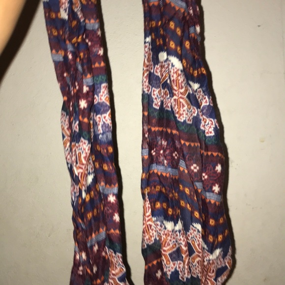 Women’s scarf - Picture 2 of 2